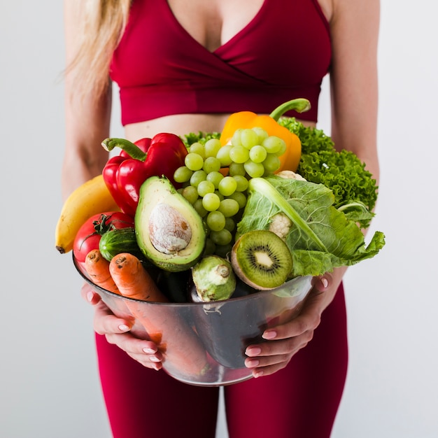 Foto gratuita concetto di dieta con sport donna e cibo sano