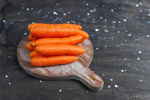 Different cuts of carrot in bowls.