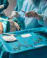 Free photo different doctors doing a surgical procedure on a patient