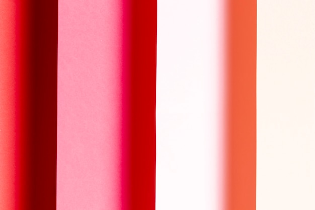 Различные оттенки красной бумаги крупным планом
