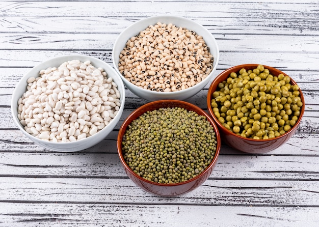 Different types of peas in bowls