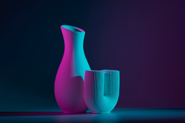無料写真 青と紫の光の配置の異なる花瓶