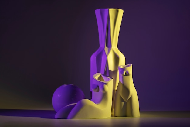 無料写真 紫と黄色の光の配置の異なる花瓶