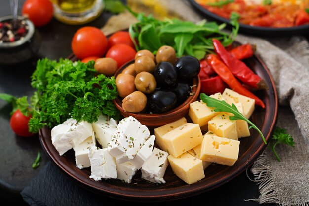 Diner platter with olives, cheese and vegetables