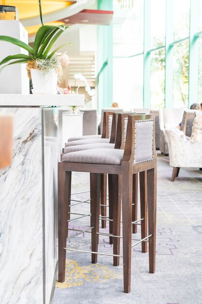 dinning room table and chairs