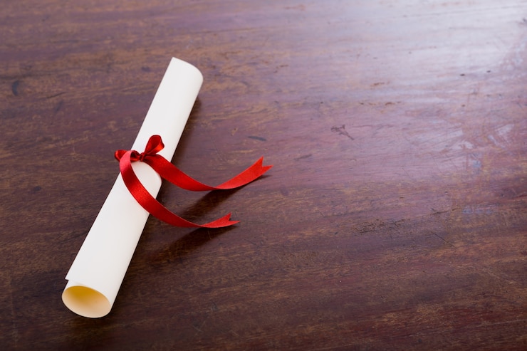 Free Photo diploma on wood table