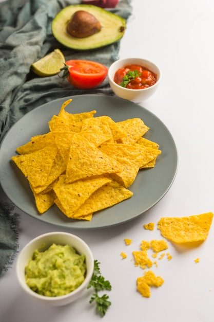 Dipping nacho chips
