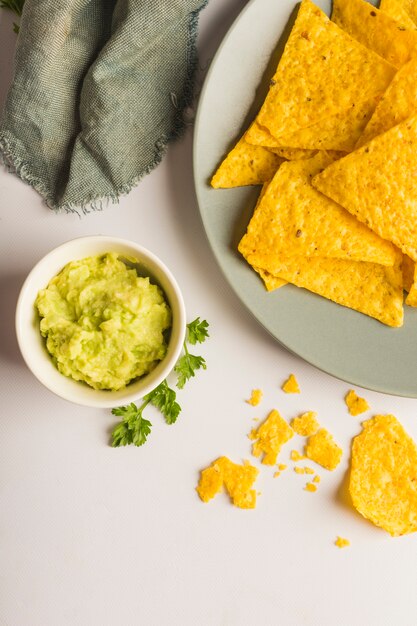 Dipping nacho chips