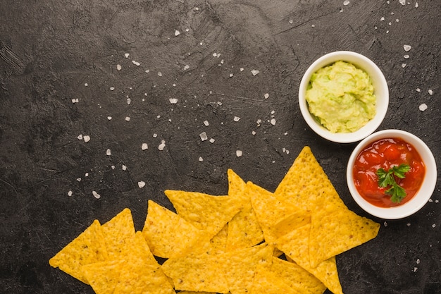 Dipping nacho chips