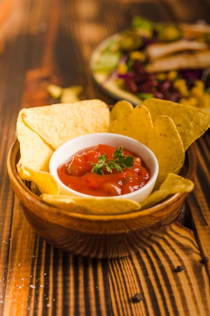 Dipping nacho chips