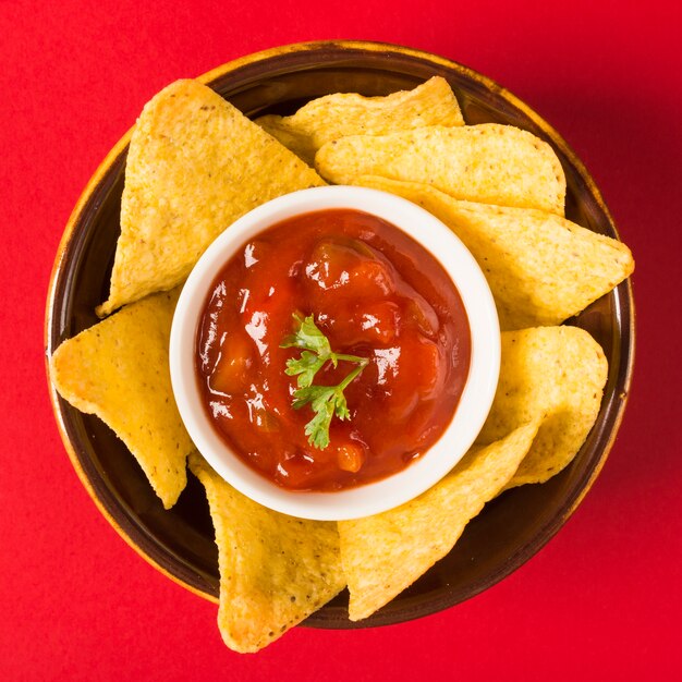 Dipping nacho chips