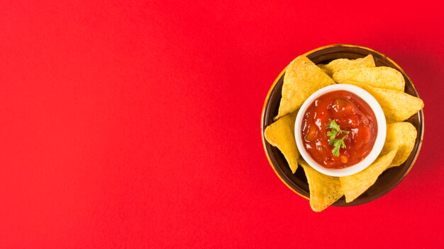 Dipping nacho chips