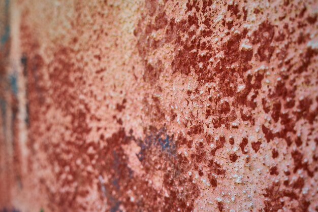 더러운 붉은 시멘트 벽