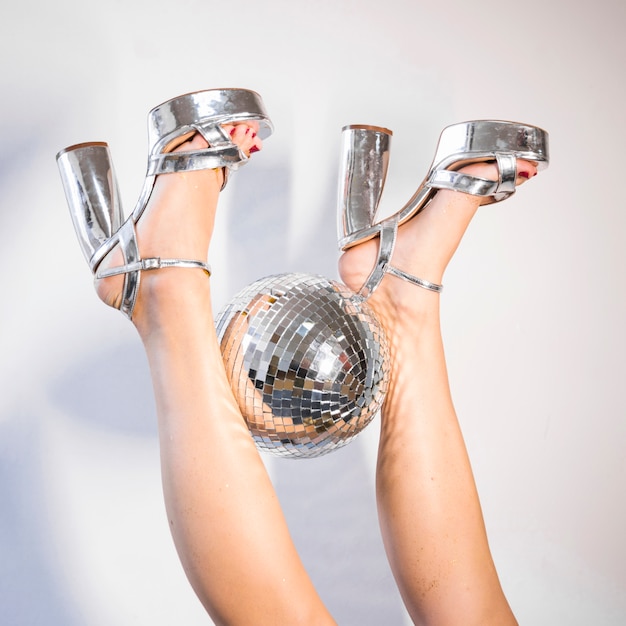 Disco composition of legs and ball