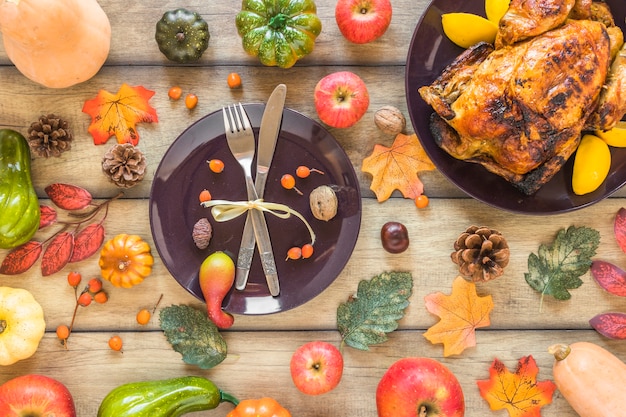 Free photo dish between vegetables and baked chicken