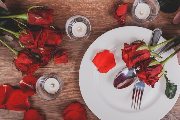 Dish with cutlery and roses