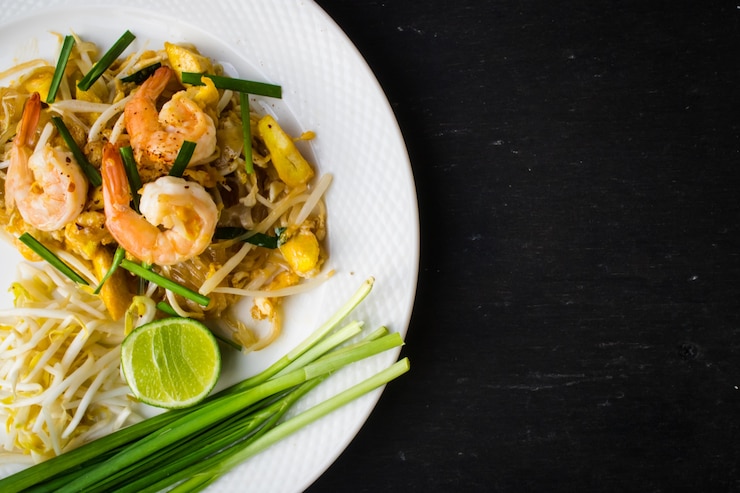 Free Photo dish with prawns and vegetables