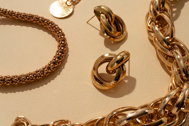 Display of shiny and luxurious golden chain