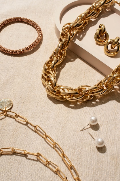 Display of shiny and luxurious golden chain