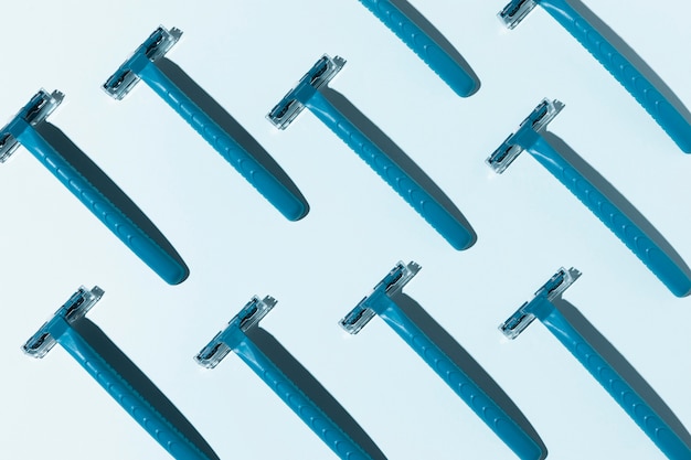 Free photo disposable plastic blue razor blades