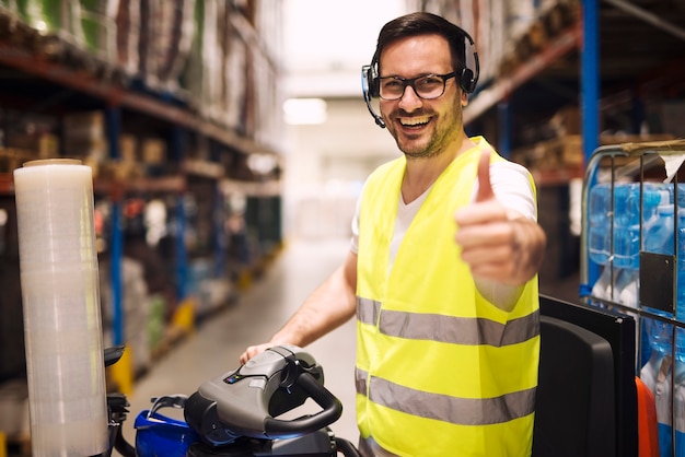 Free photo distribution warehouse worker with headset for communication organizing goods delivery
