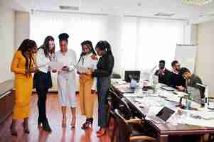 Free photo diverse business people on a meeting at round table