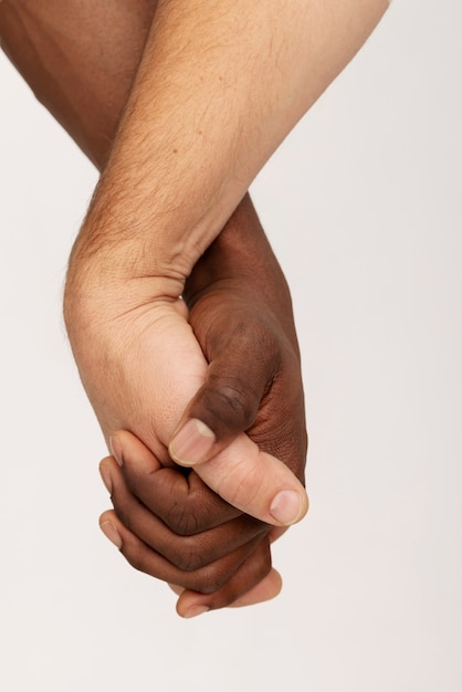 Foto gratuita concetto di diversità con le mani