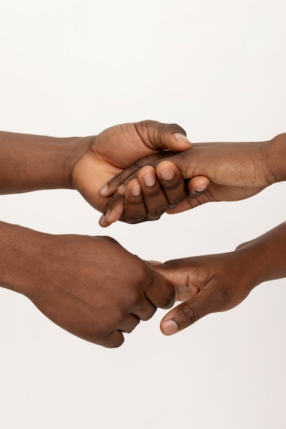 Foto gratuita concetto di diversità con le mani