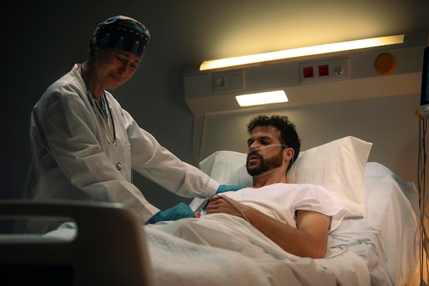 Free photo doctor checking one of her patients