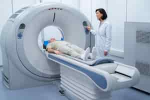 Free photo doctor getting patient ready for ct scan