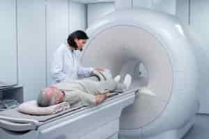 Free photo doctor getting patient ready for ct scan