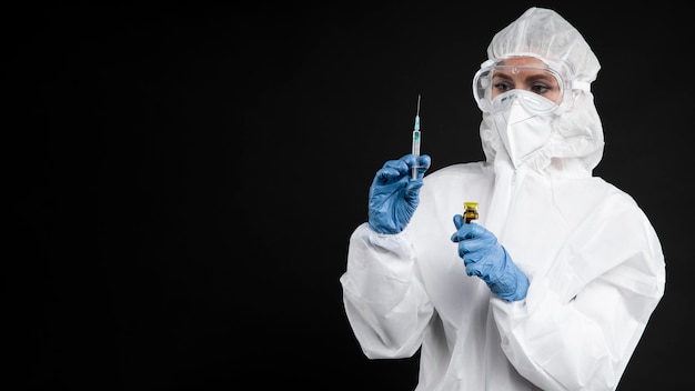 Free photo doctor holding a syringe with copy space