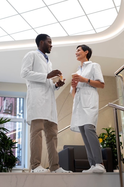 Free photo doctor and patient in ophthalmologist's office