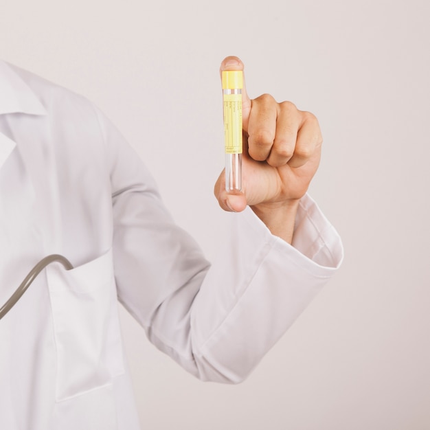 Free photo doctor's hand holding a medicine