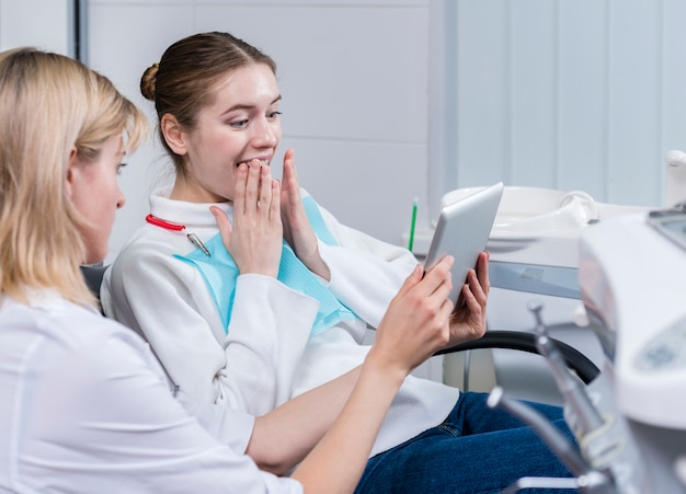 Doctor showing her patient something on a tablet