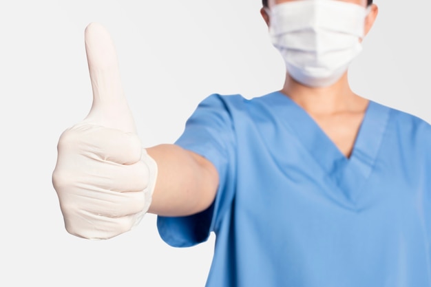 Free photo doctor showing a thumbs up