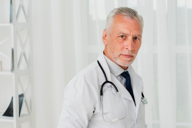 Free photo doctor standing looking at camera