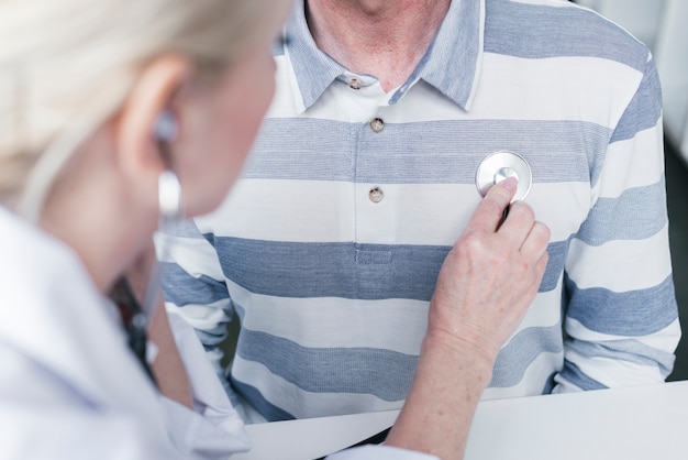 Free photo doctor tending to a patient