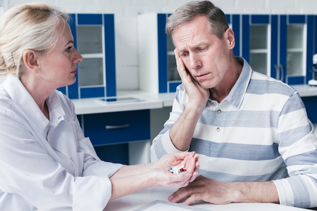 Free photo doctor tending to a patient