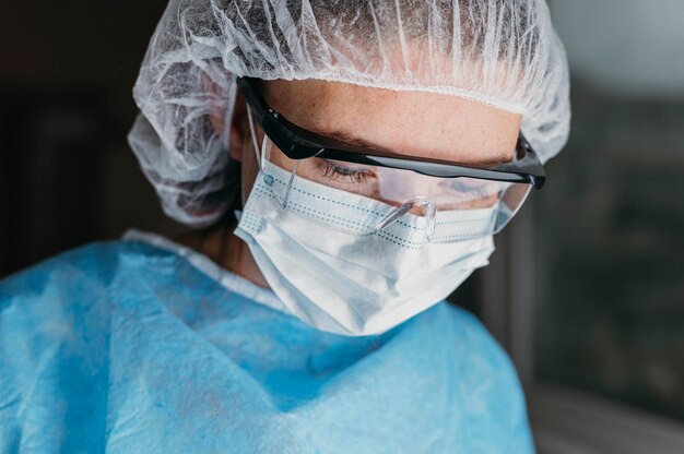 Doctor wearing a face mask and protective goggles