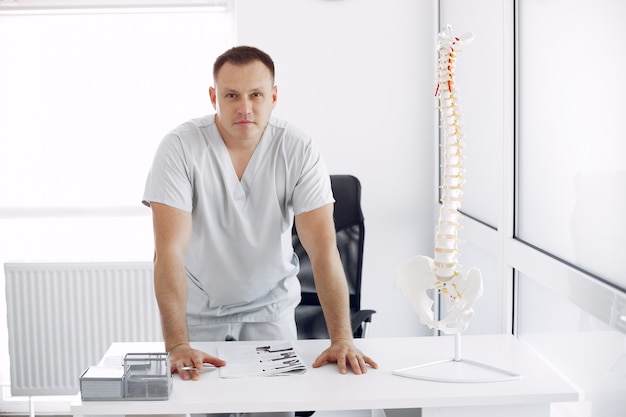 Free photo doctor in a white uniform at the office