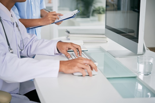 Free photo doctor working on computer