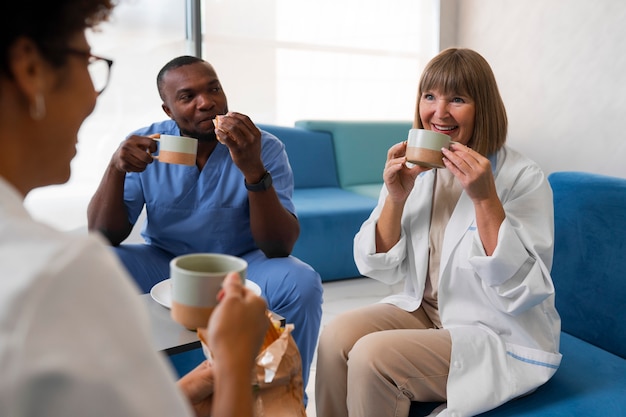 Free photo doctors taking break in ophthalmologist's office