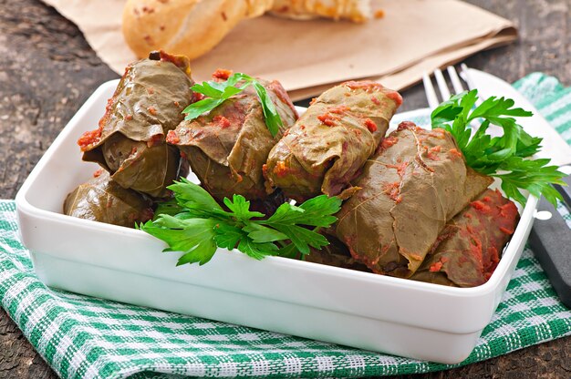 ドルマ、ぶどうの葉の詰め物、トルコ料理とギリシャ料理