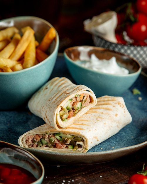 Doner in lavash con patatine fritte