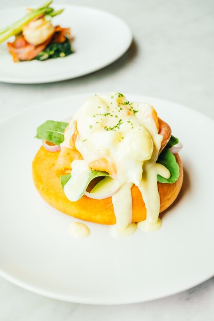 Donut bread with smoked salmon and egg benedict