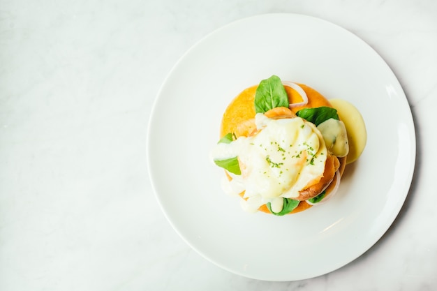 Donut bread with smoked salmon and egg benedict