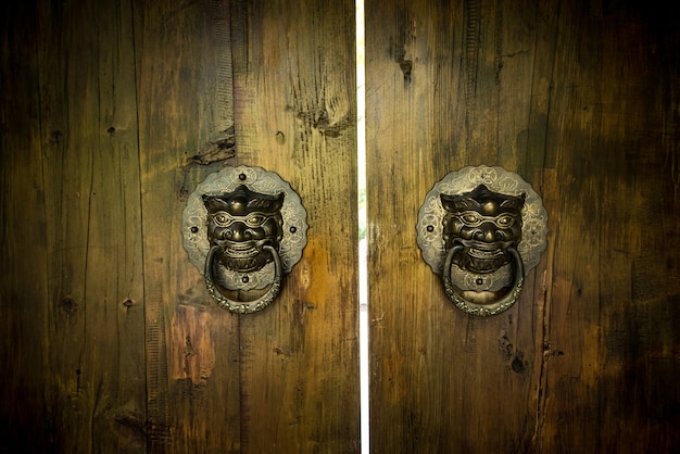 Free photo door knocker