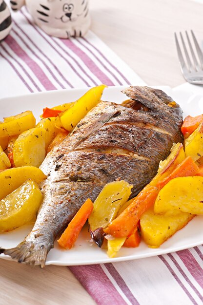 Dorada baked with potatoes