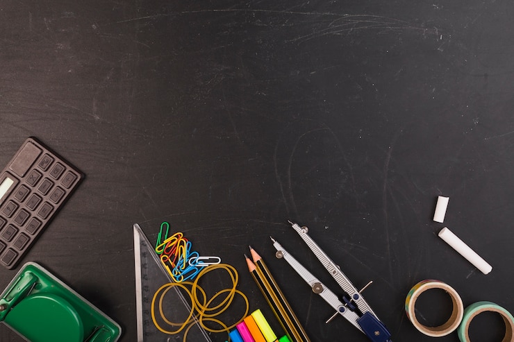 Free Photo drawing instruments and calculator set 